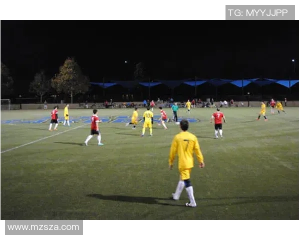 足球场上球星激凸瞬间引发热议球迷热情讨论背后隐藏的体育文化现象